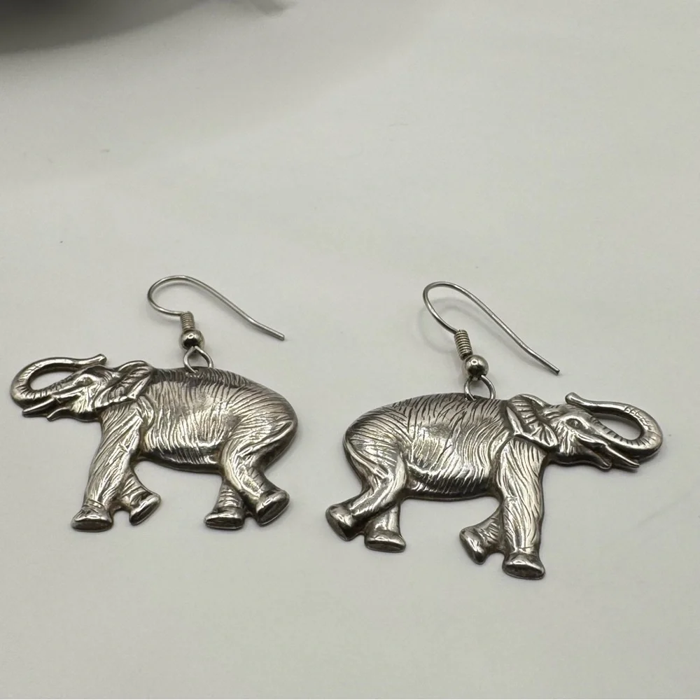 Silver Tone Elephant Dangle Earrings Animal Charm Earrings Safari Style